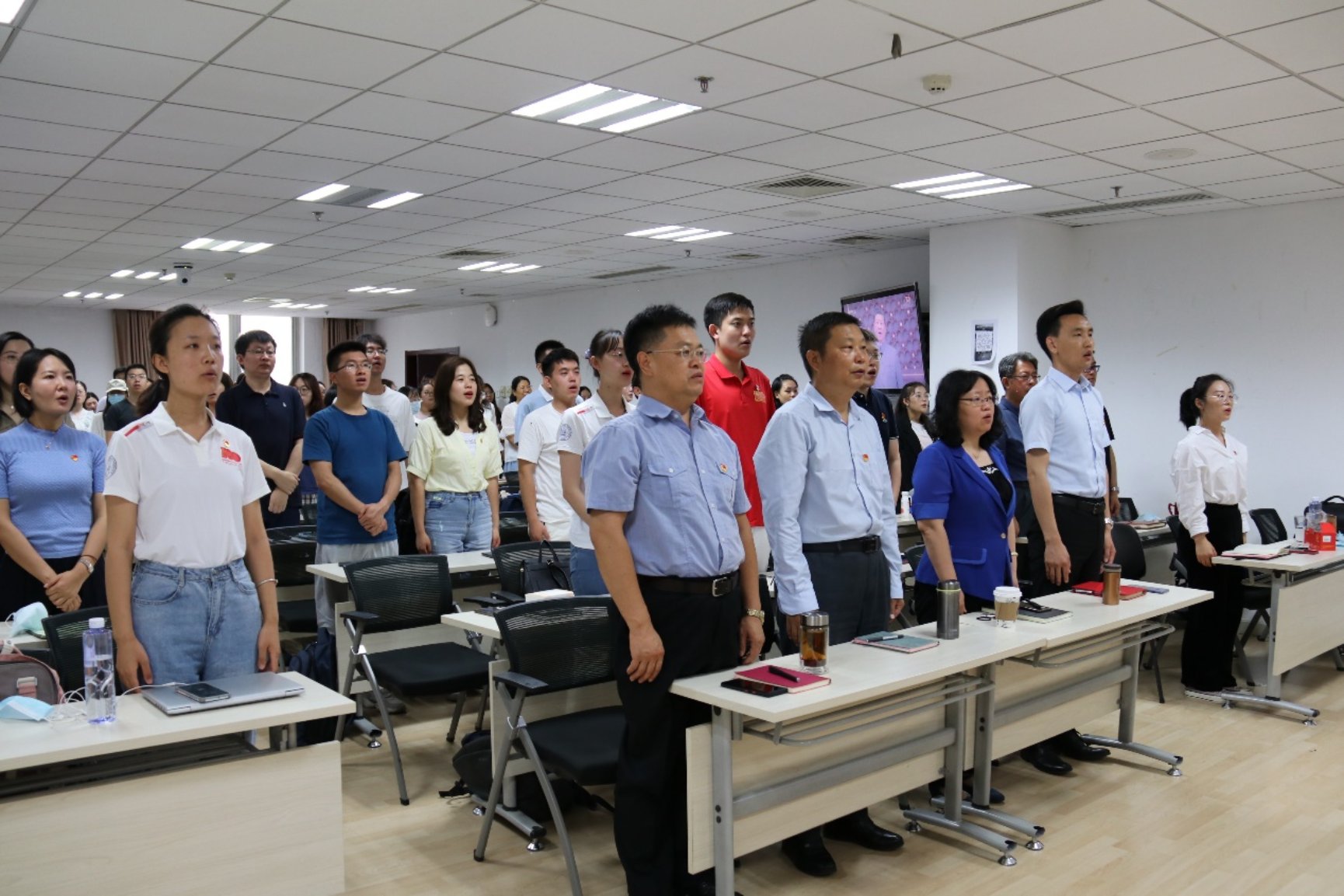 C:\Users\LENOVO\Desktop\20210701公司党委组织师生观看庆祝大会\IMG_6981.JPG